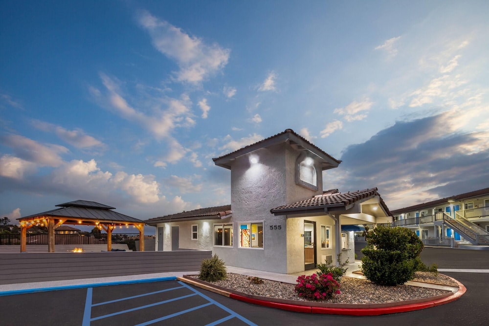 Days Inn by Wyndham Arroyo Grande/Pismo Beach 8/62