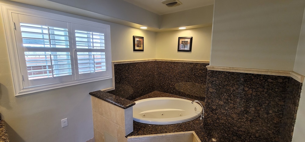Beachwalker Inn and Suites 50/50