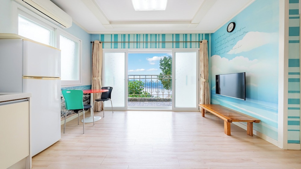 Tongyeong Blue House Pension 32/48