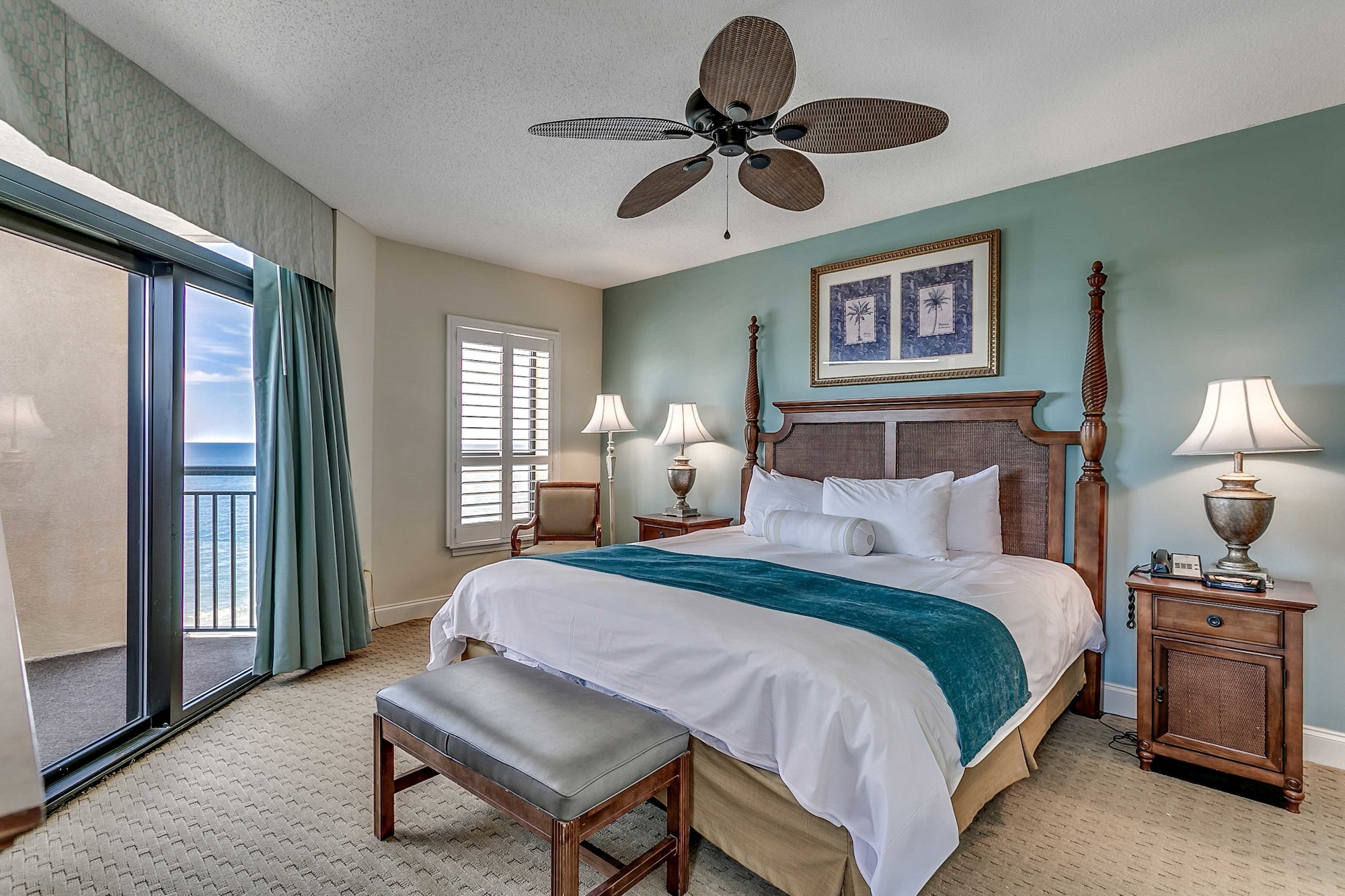 4 BEDROOMS, SUITE, CORNER