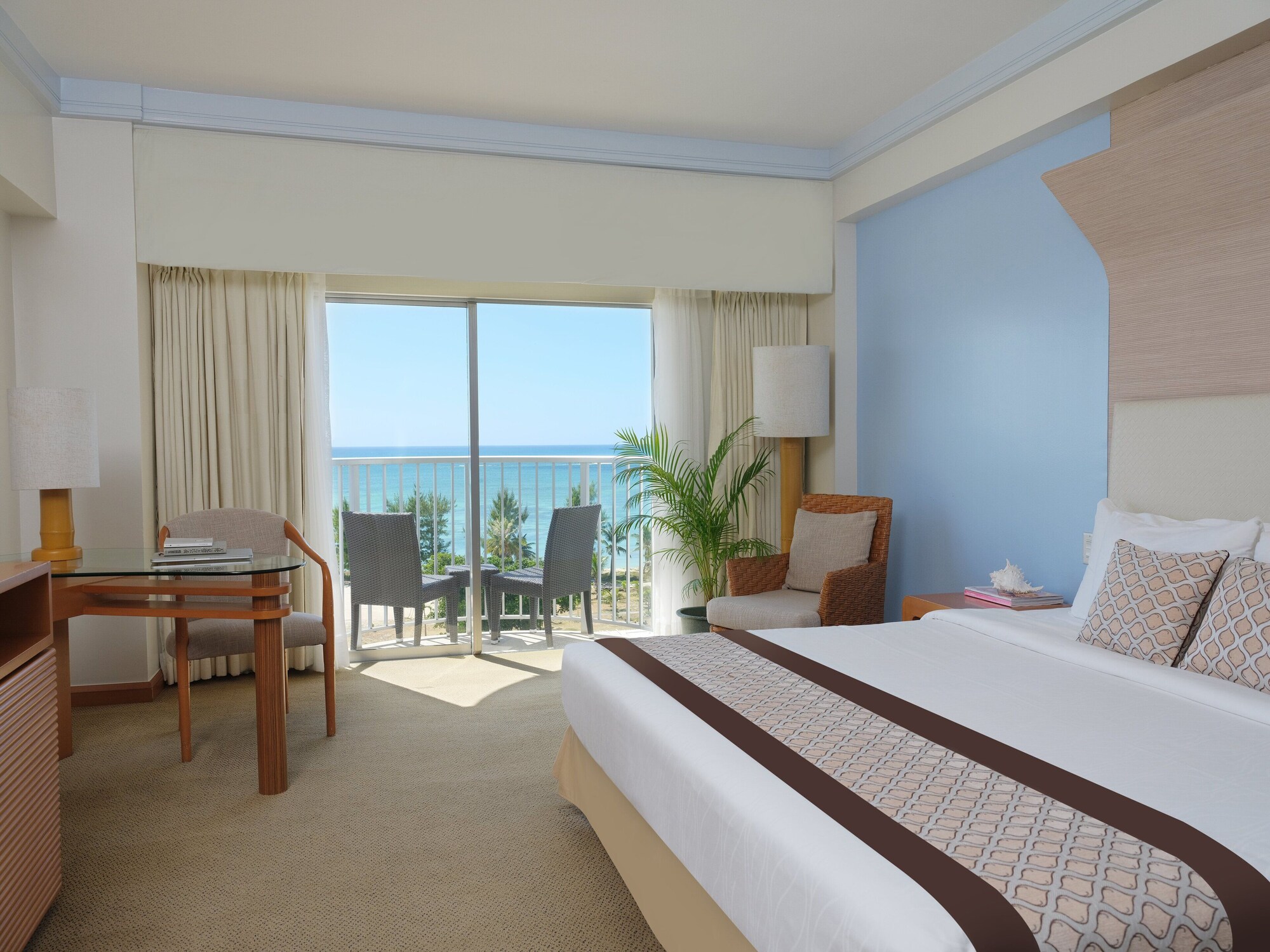 1 Bedroom, Suite, King Bed, Ocean Front, Balcony