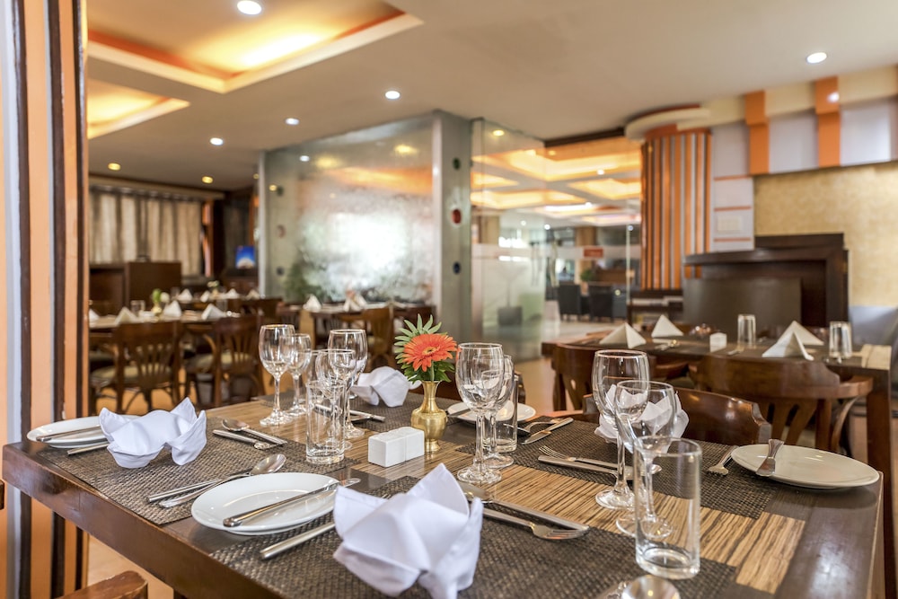 SUMMIT RESIDENCY AIRPORT HOTEL 38/48