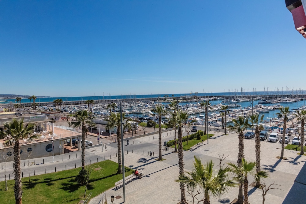Atenea Port Mataro Hotel 62/65