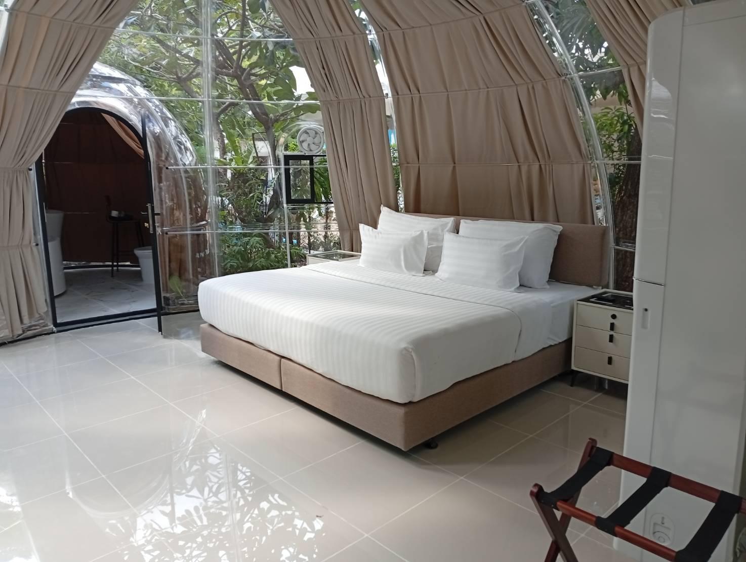 Dome, King Bed