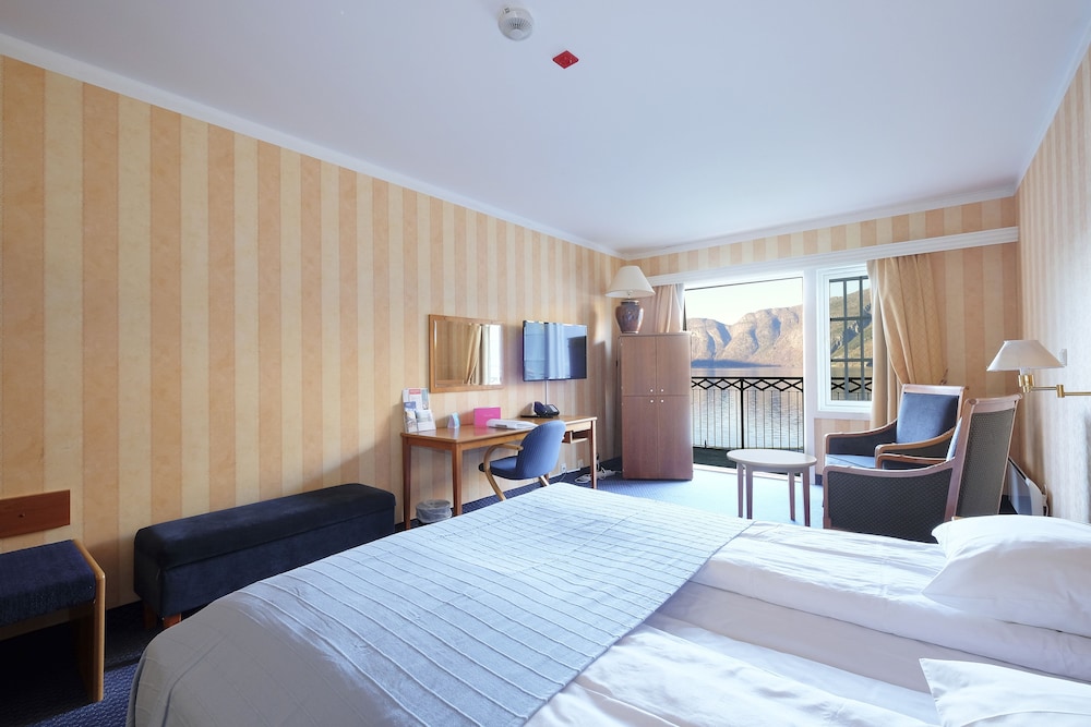 Deluxe, Twin Beds, Fjord View, Balcony