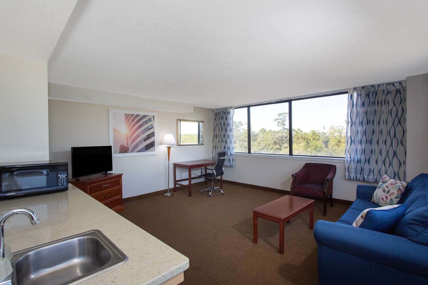 Days Inn Suites Tallahassee Conference Center I 10 Hotel 32/57