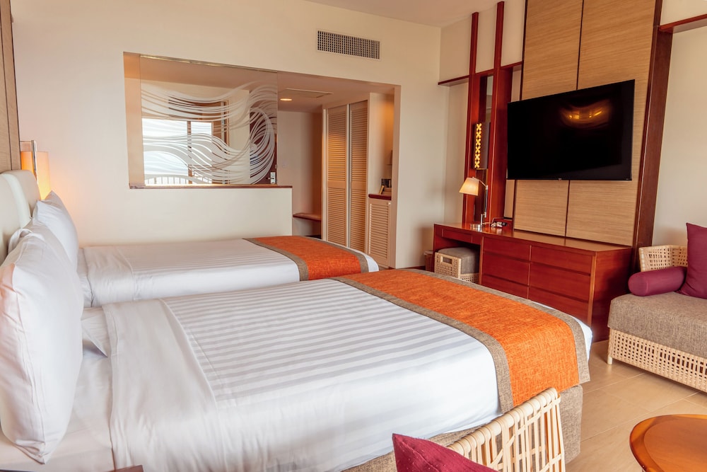 ROOM, OCEAN FRONT, HIGH FLOOR