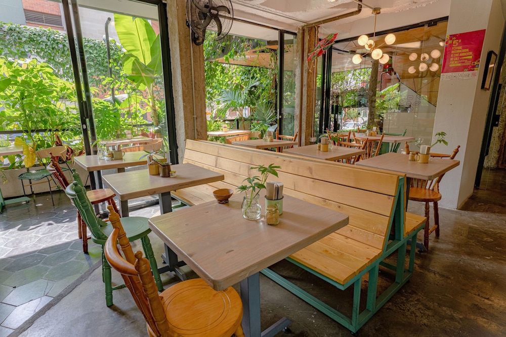 restaurant cafeteria