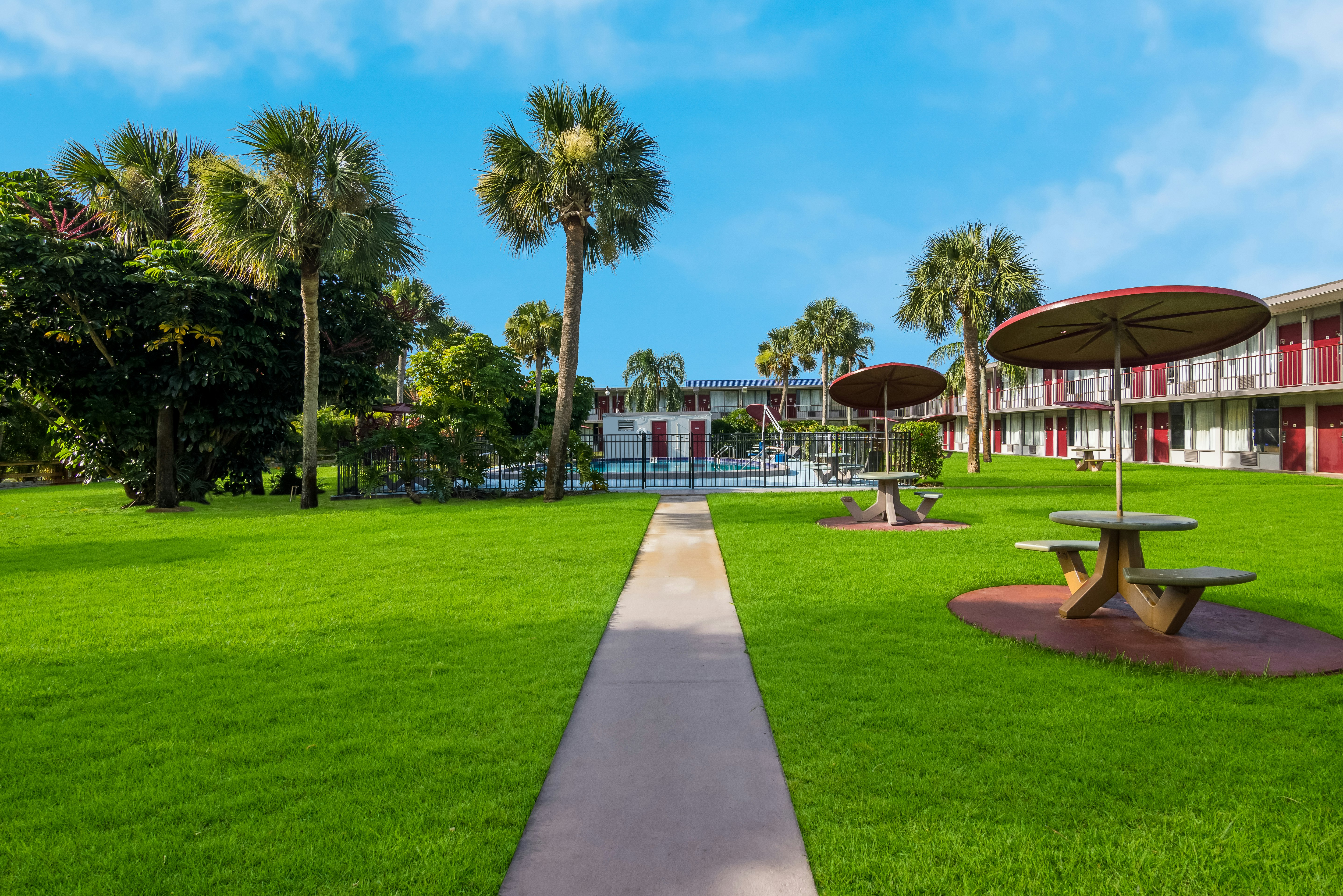 Studio 6 Vero Beach, FL 18/34