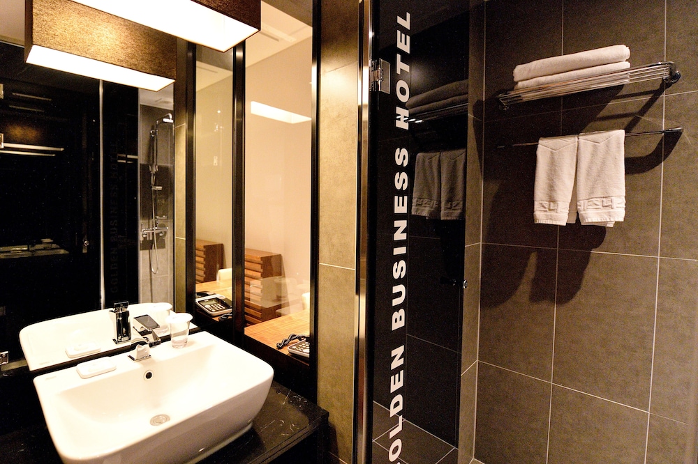Golden Business Hotel 65/65