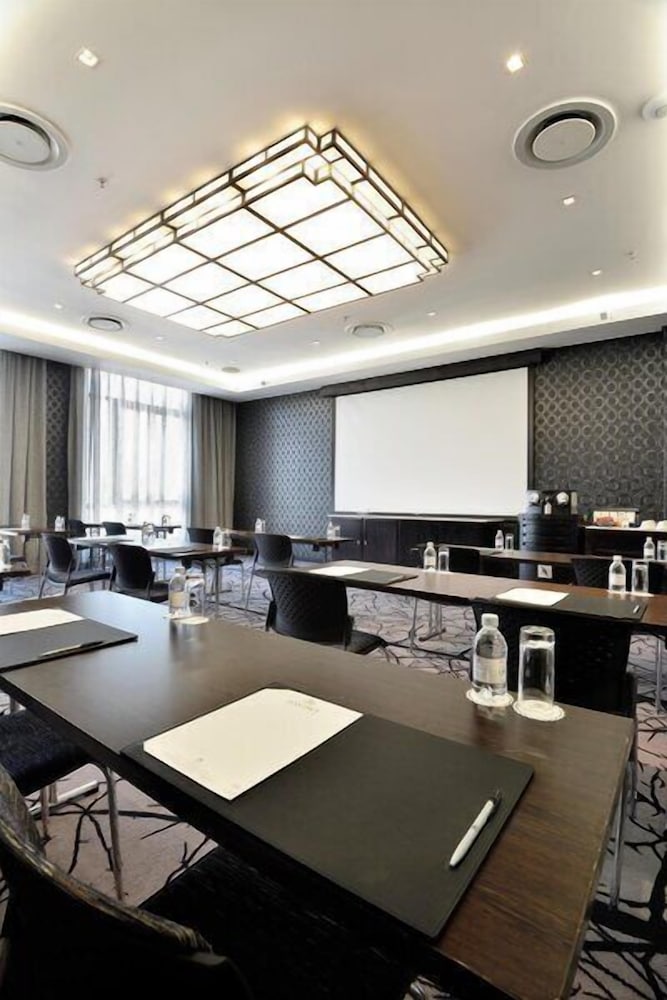 Davinci Hotel And Suites On Nelson Mandela Square 61/67