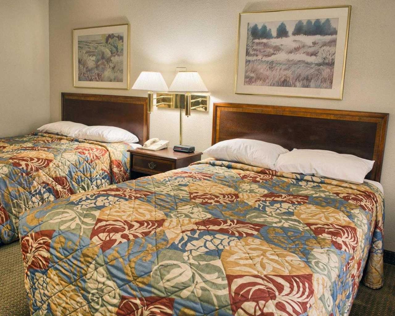 ROOM, 2 DOUBLE BEDS