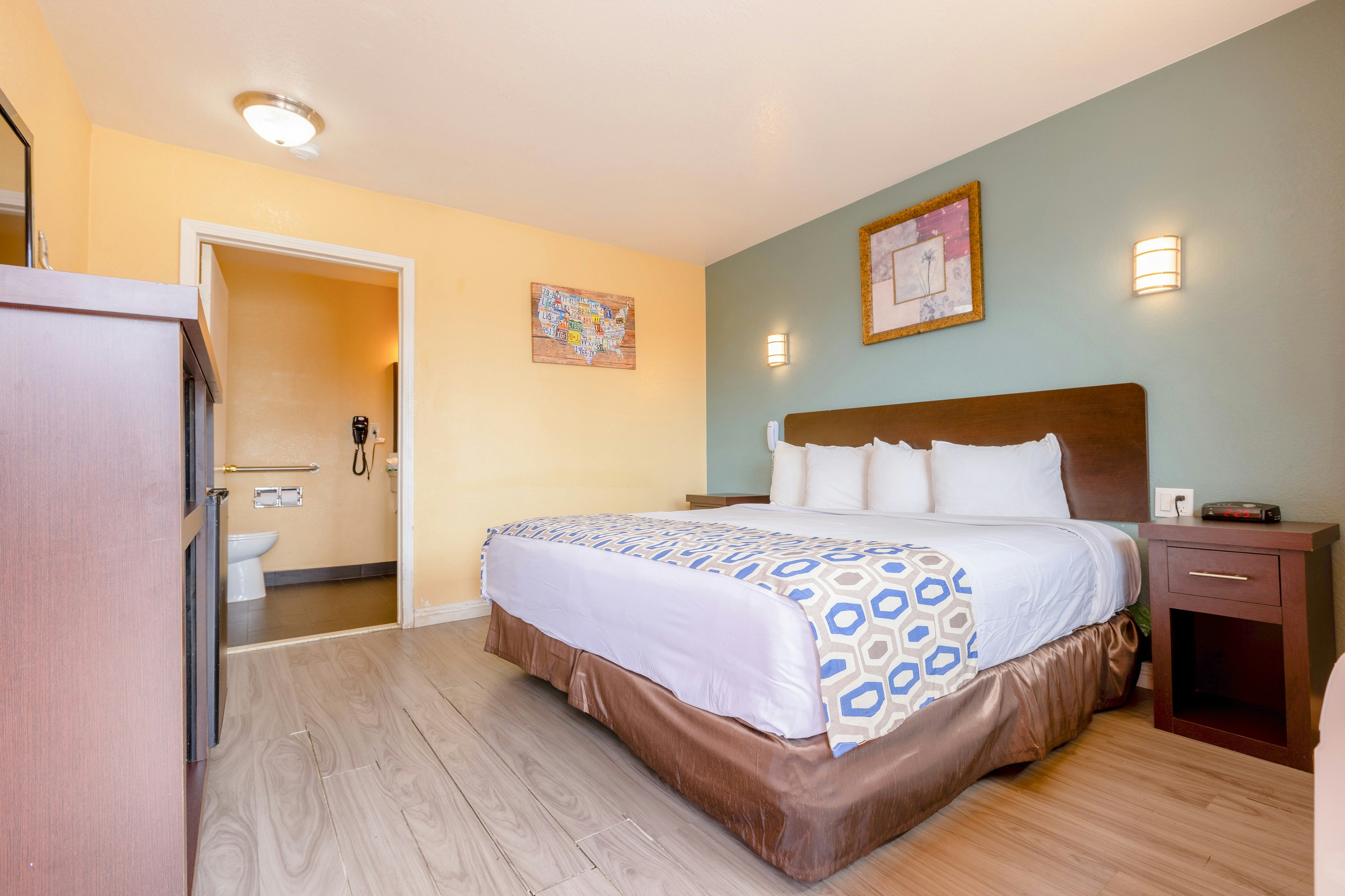 Hotel Avenida - Oceanside Camp Pendleton 16/30