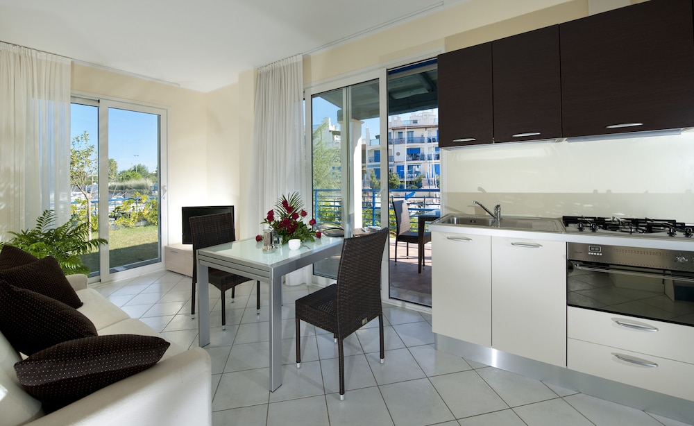 PORTOVERDE BEACH APARTMENTS 28/53