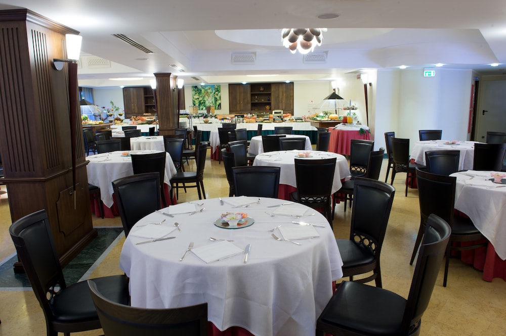 Artemis Hotel 57/69