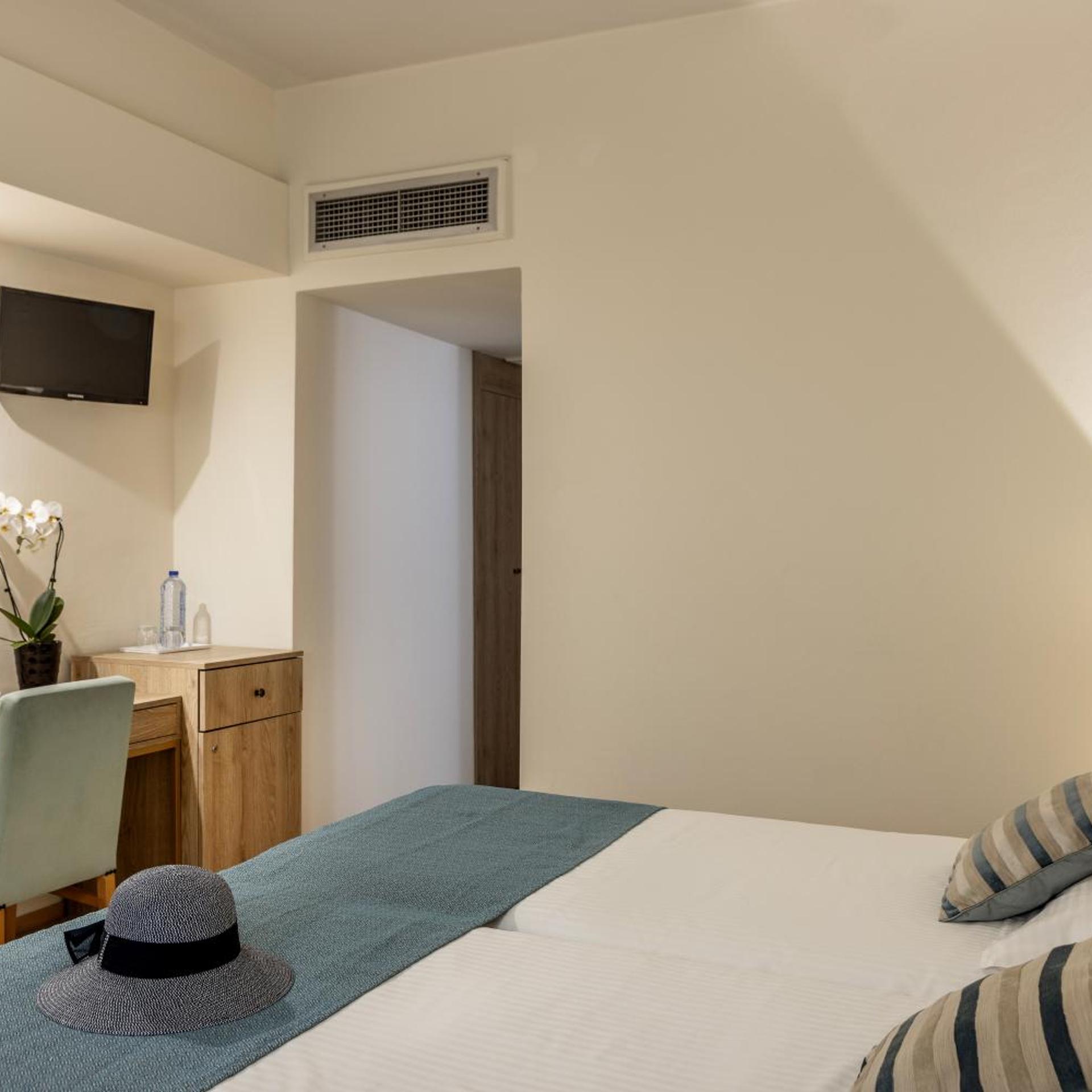 Standard, Twin Beds, Inland View، Kissos 4/10