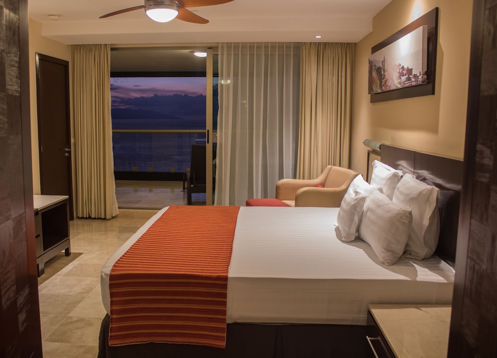 SUITE, OCEAN FRONT, HOT TUB