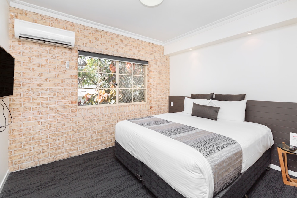 EXECUTIVE, STUDIO, SUITE, KING BED