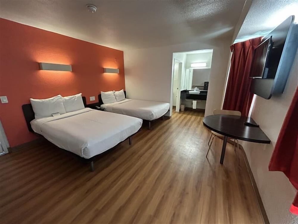 2 Full Beds - Suite, Non-Smoking, Micfridge
