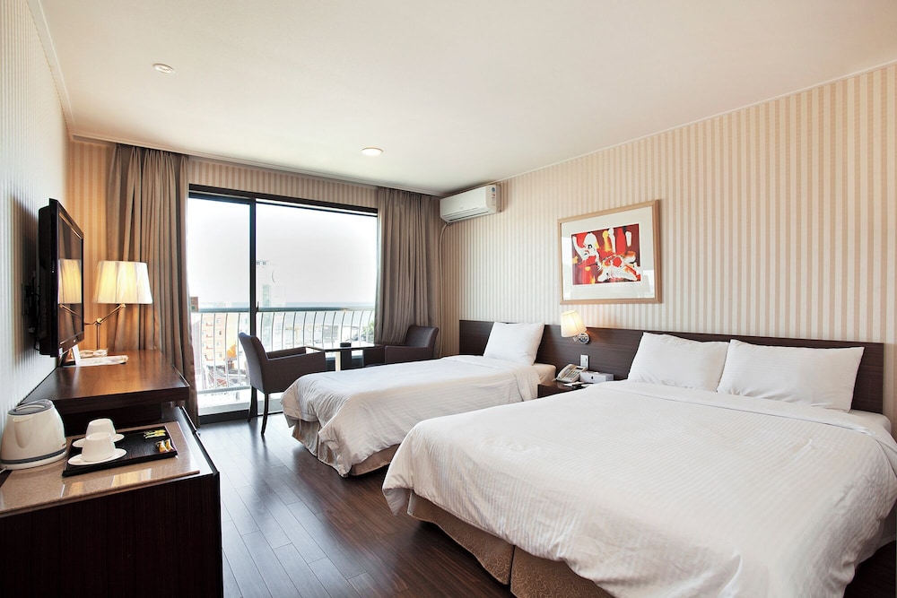 Song Jung Hotel 8/25