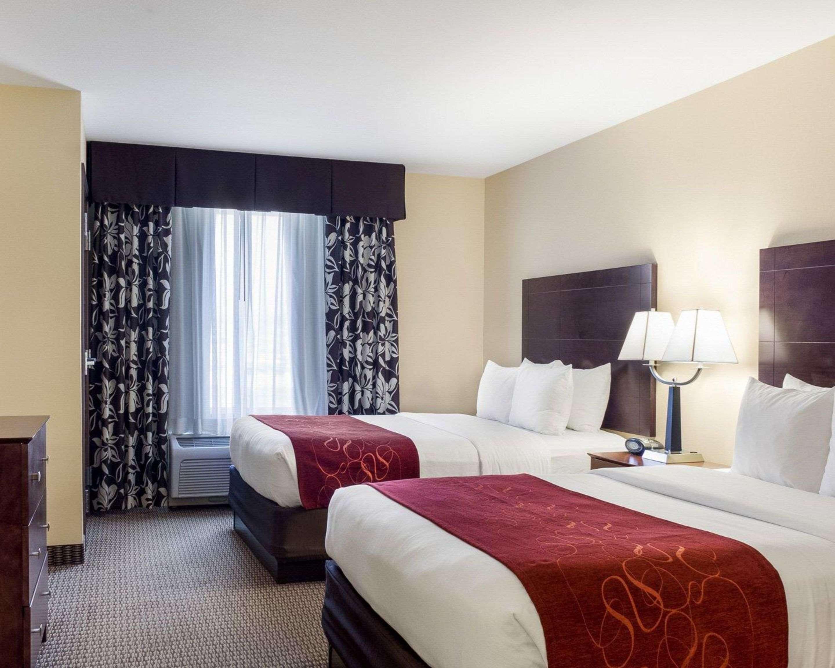 SUITE, 1 KING AND 2 QUEEN BEDS
