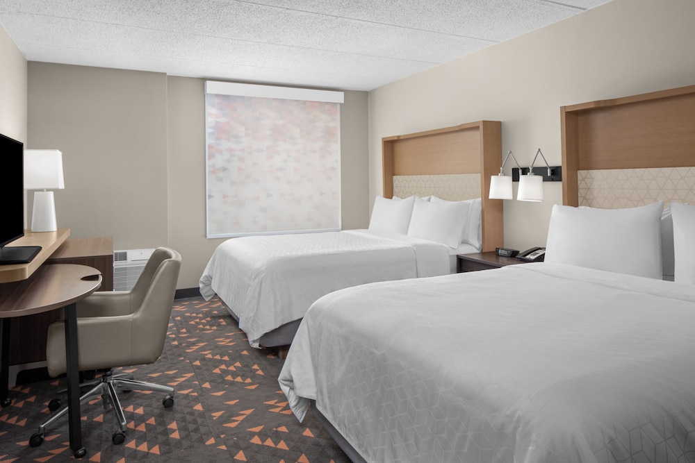 Holiday Inn Hasbrouck Heights Hotel 40/40