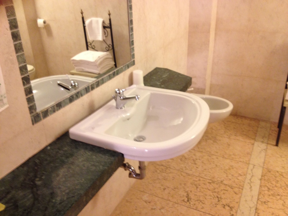 ALBERGO BIANCHI STAZIONE 50/50