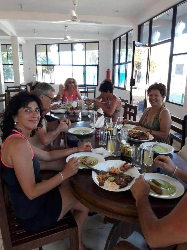 Sea View Beach Hotel 33/47