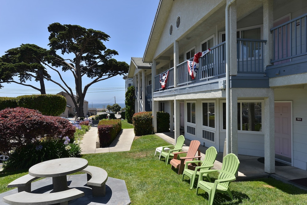 Cayucos Beach Inn 2/64