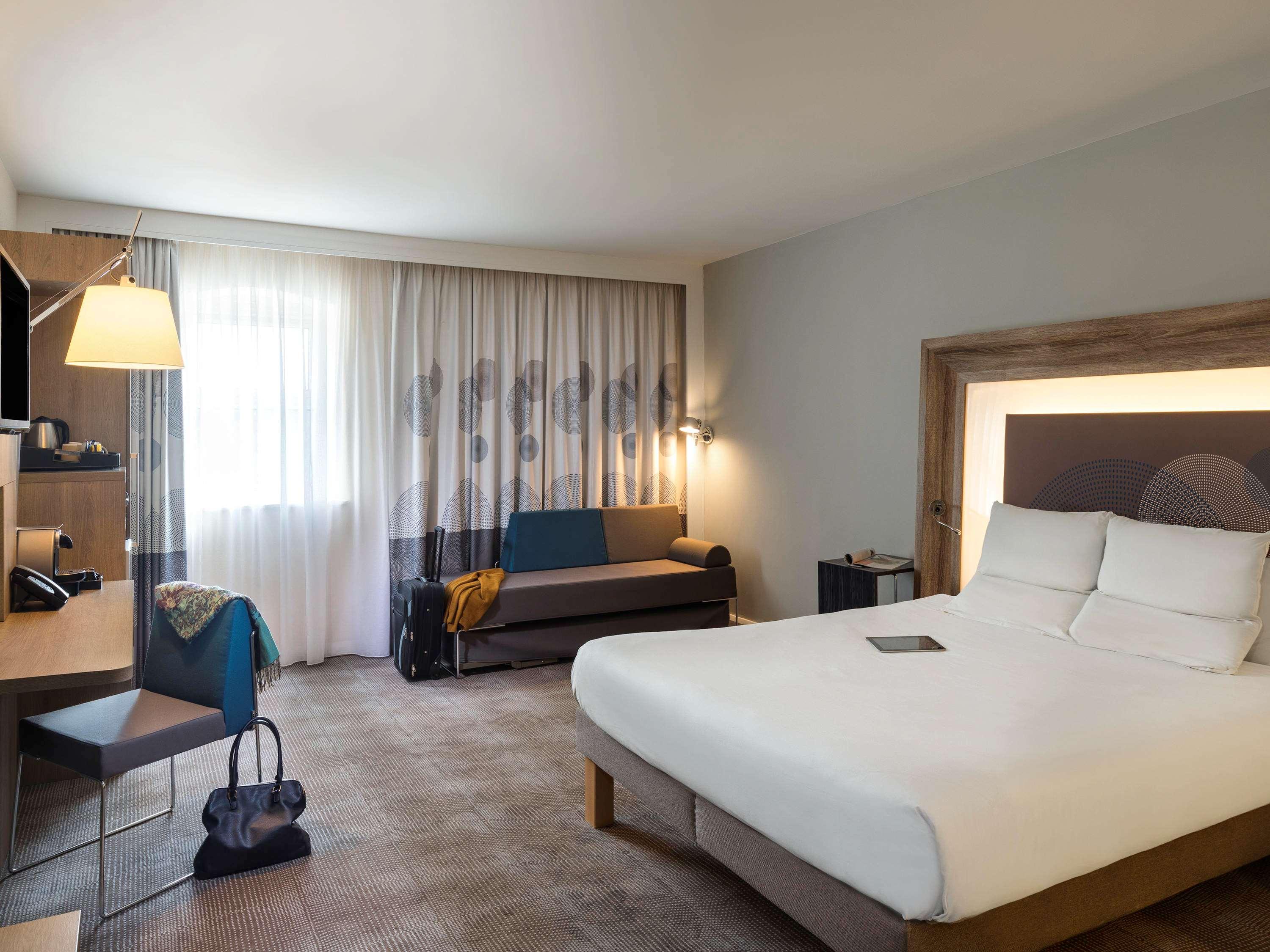 PREMIUM, EXECUTIVE, QUEEN BED