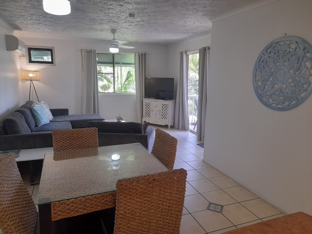 Airlie Apartments 43/78