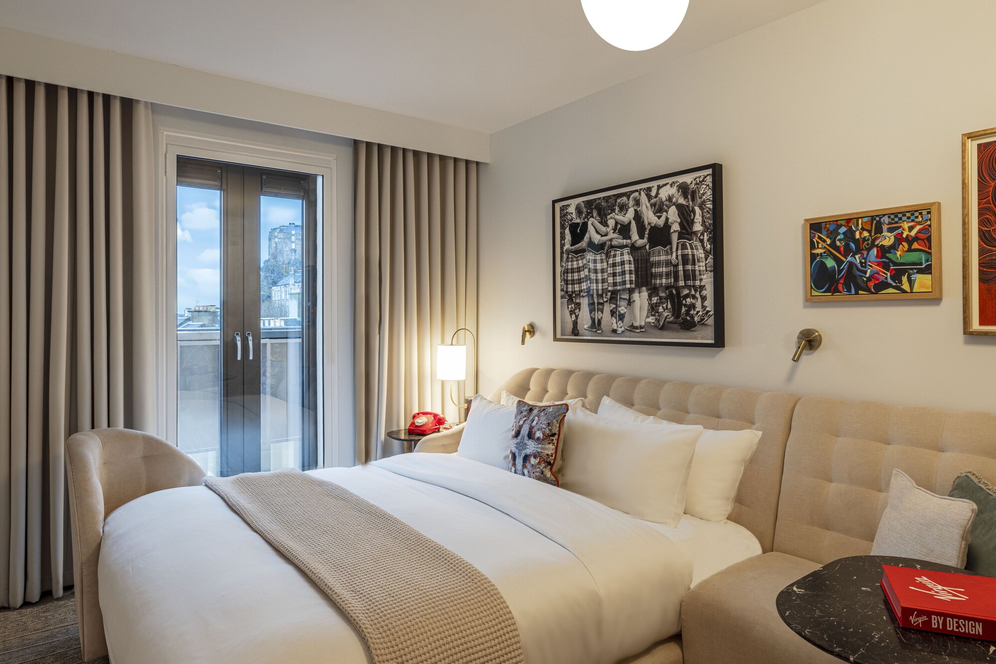 ROOM, KING BED, CASTLE VIEW