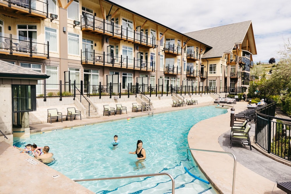 Summerland Waterfront Resort Spa 70/72