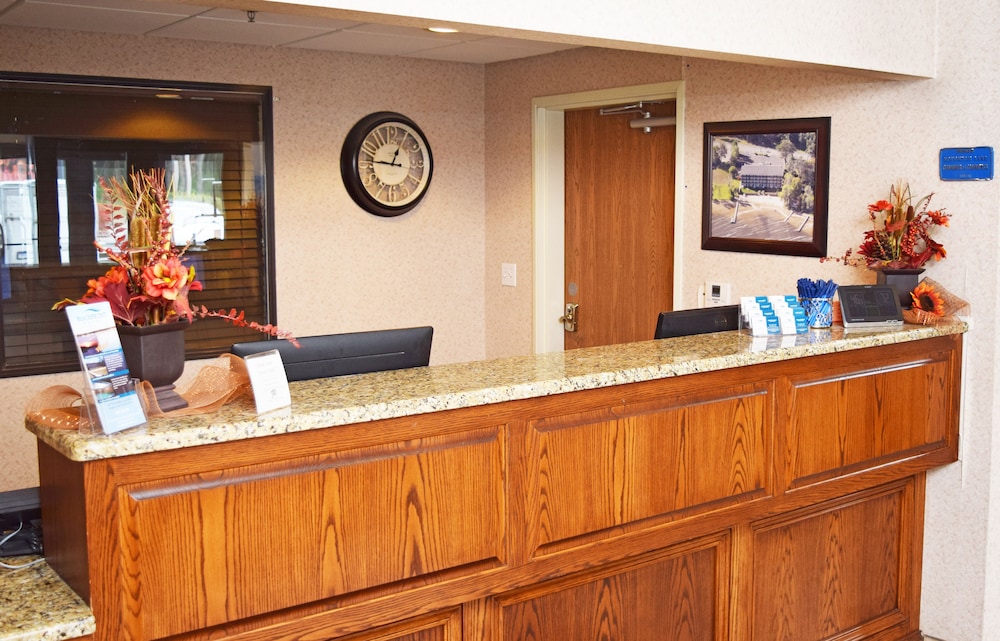 Beachfront Hotel 7/50