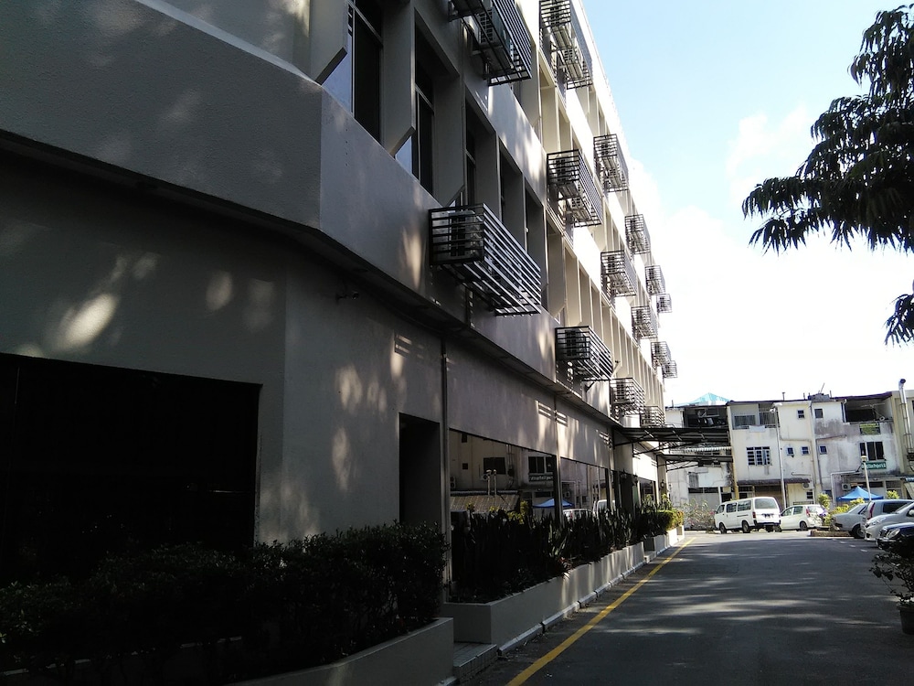 Telang Usan Hotel 6/44