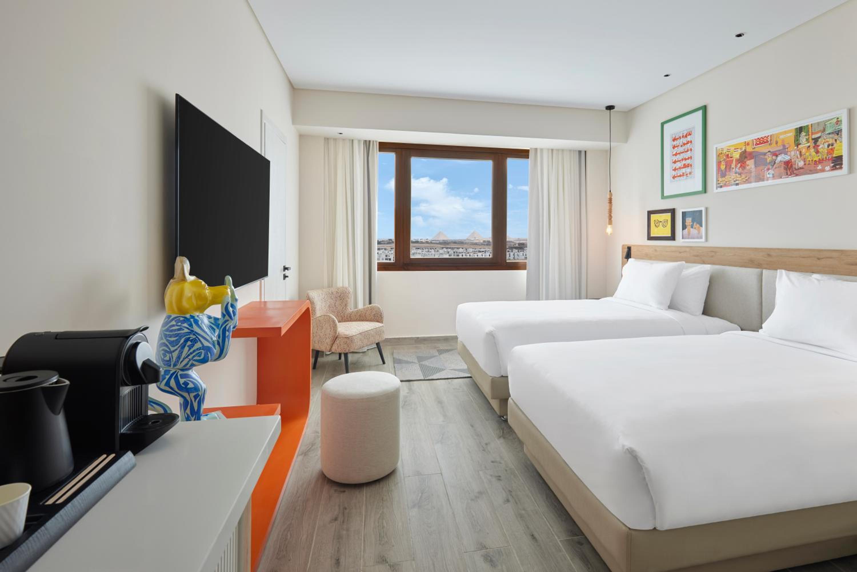Room, Twin Beds, Pyramids View