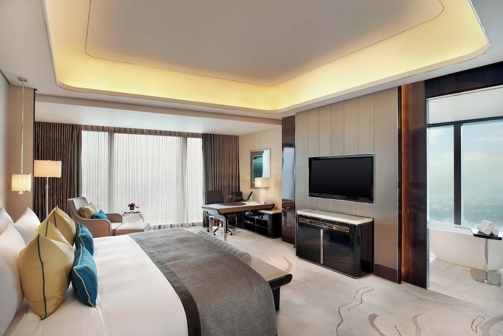 Room, King Bed, Skyline View, Large