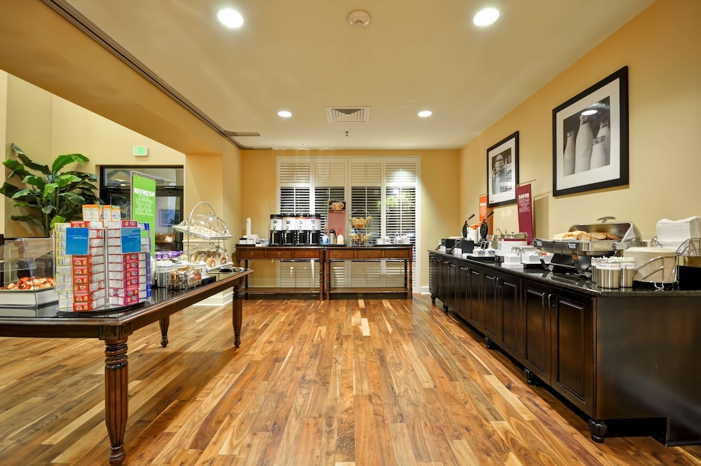Hampton Inn & Suites North Charleston-University Blvd 9/55