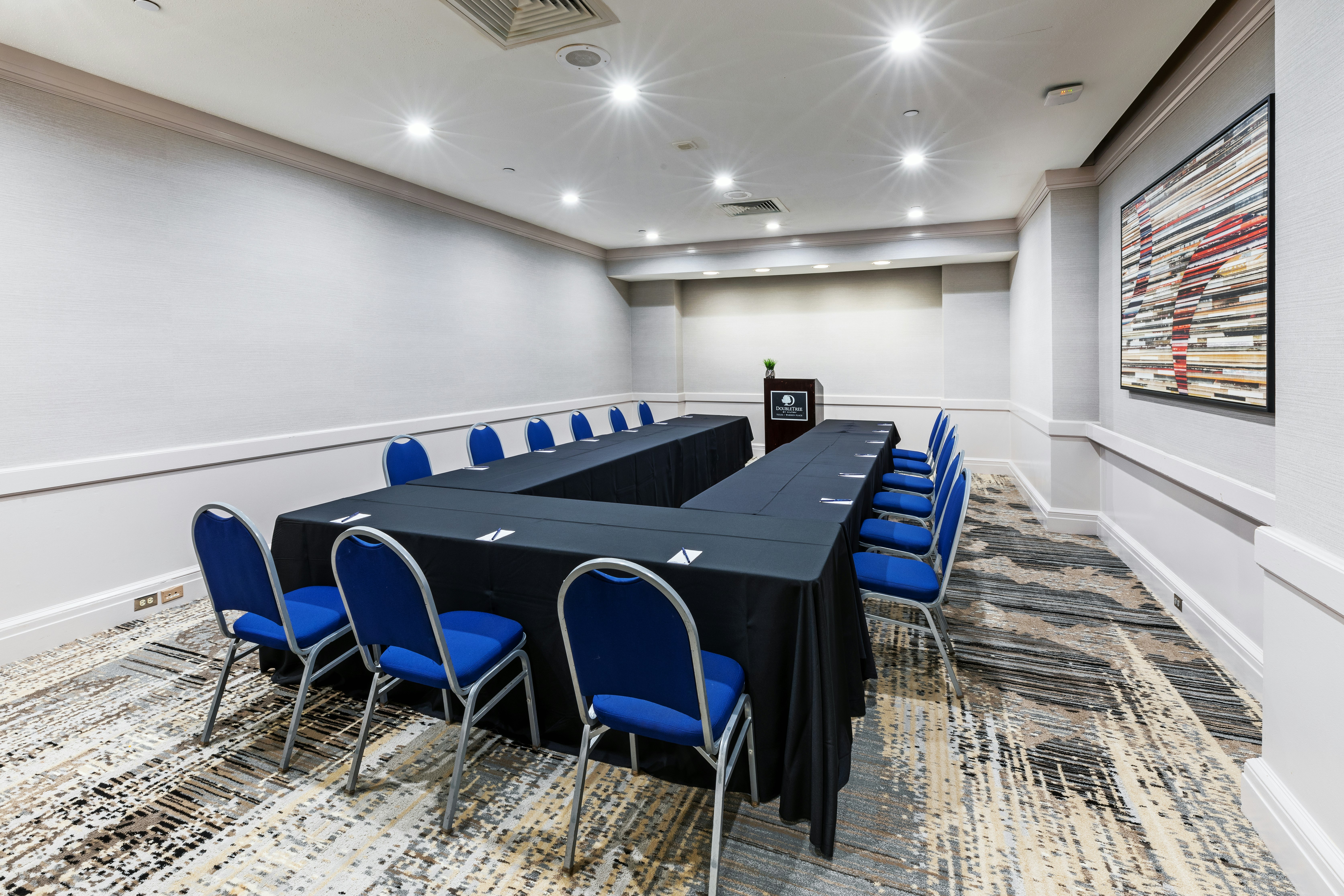 Doubletree Hotel Tulsa At Warren Place 62/72
