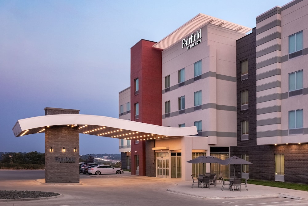 Fairfield Inn & Suites Omaha at MH Landing 36/39