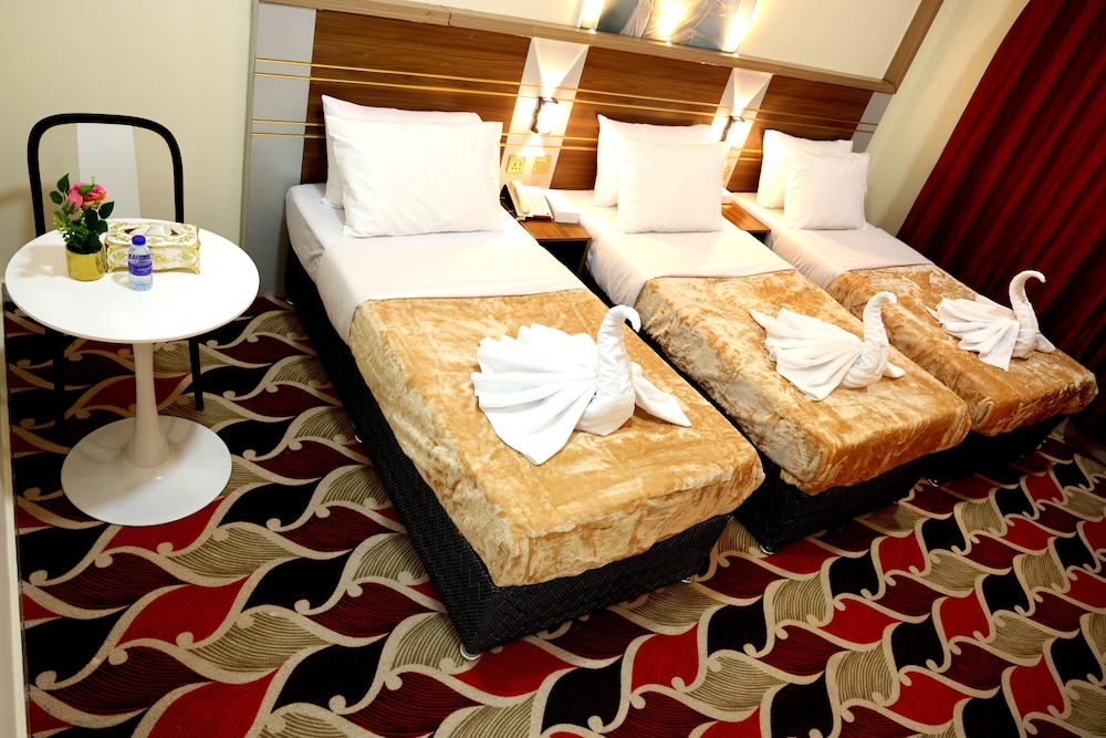 Tanha Park Hotel 33/52