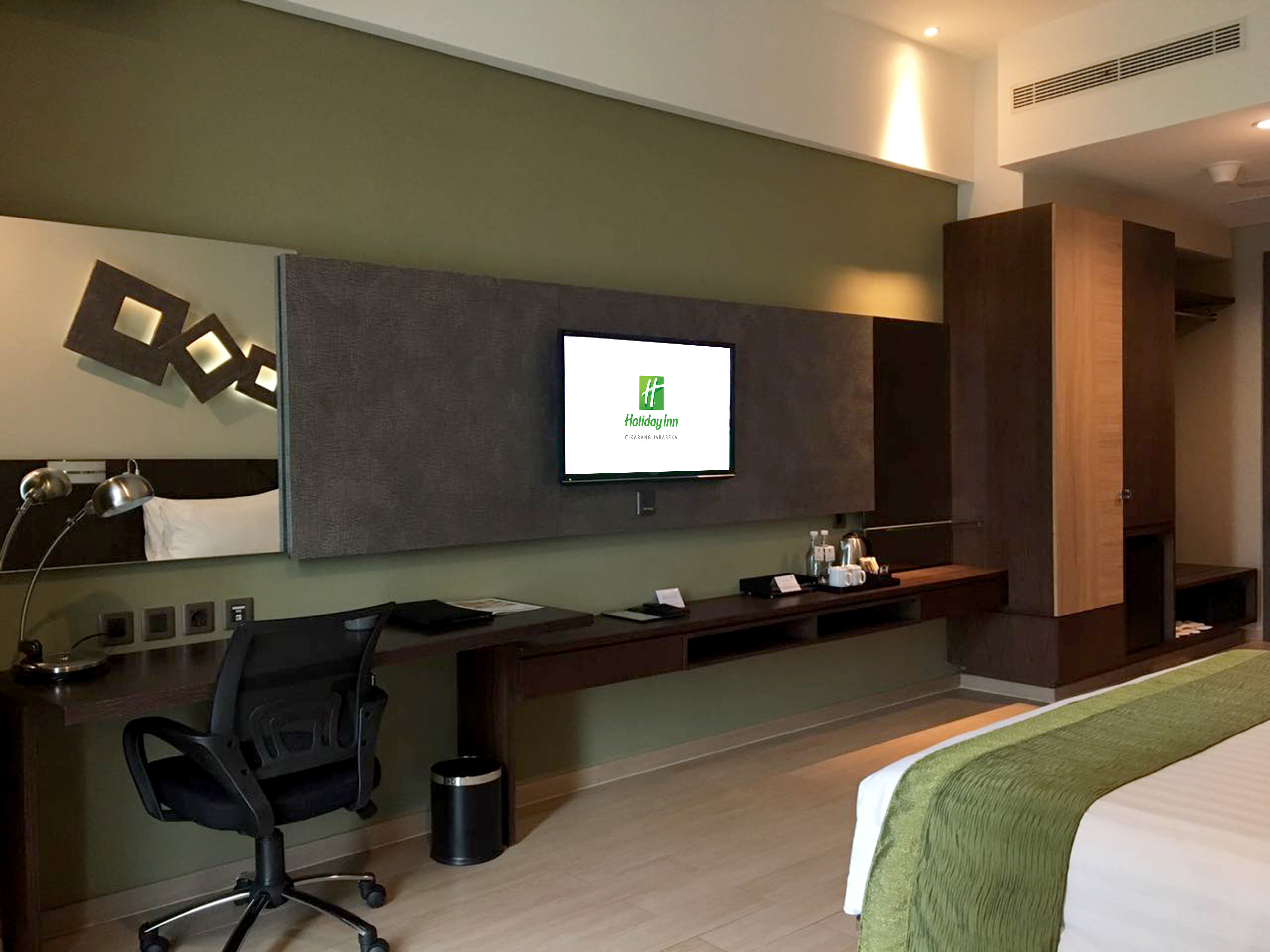Holiday Inn Cikarang Jababeka 46/54