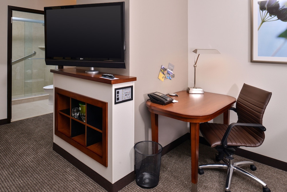 Hyatt Place Garden City 64/69