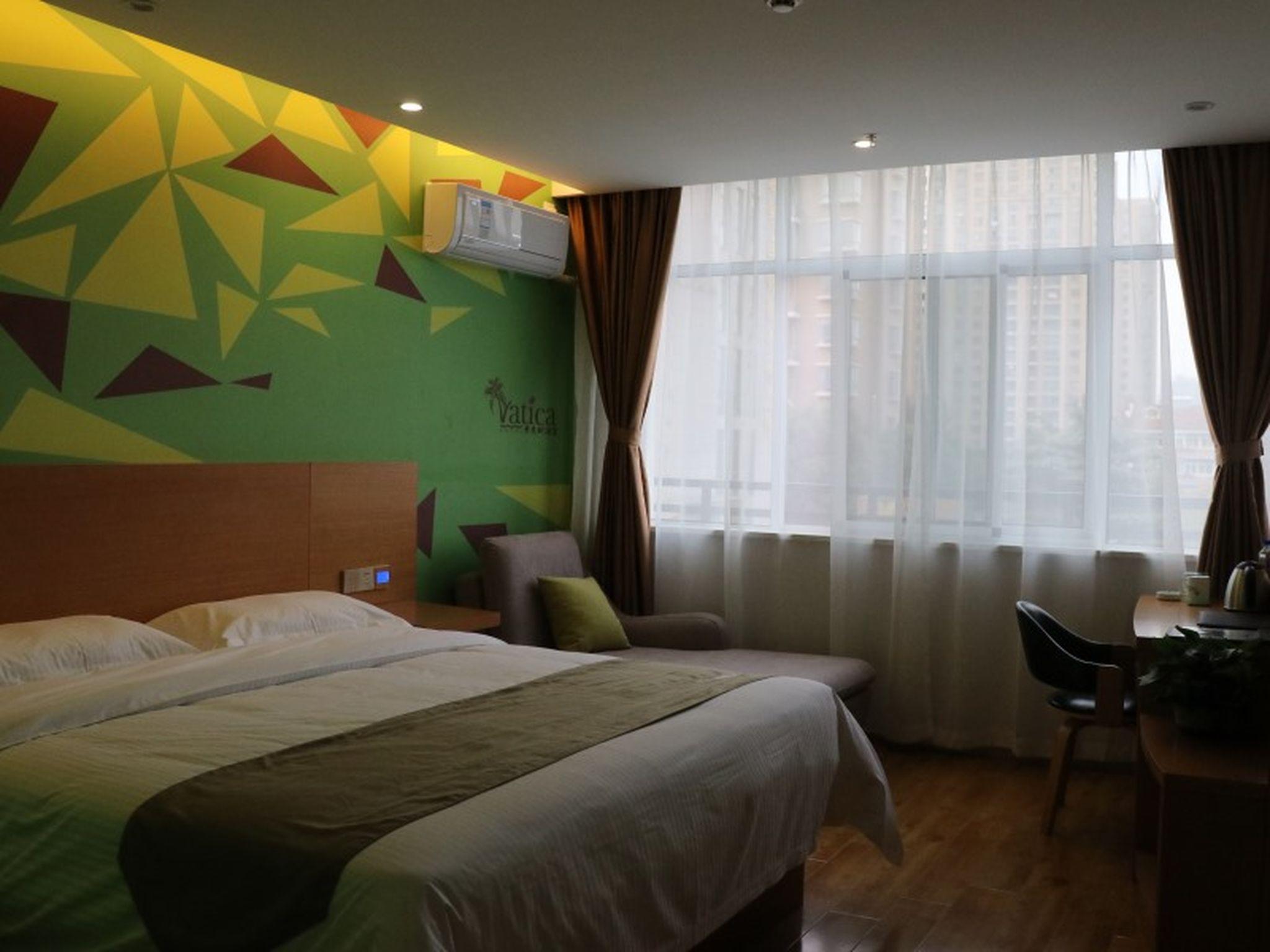 BUSINESS, QUEEN BED