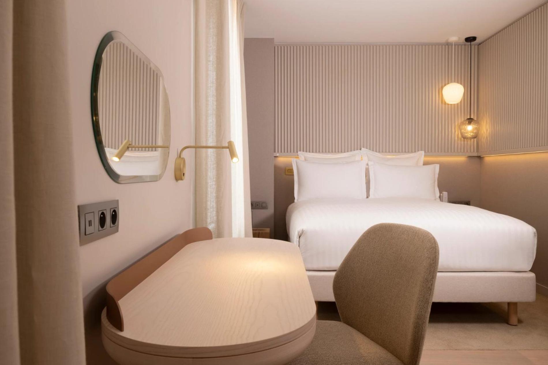 غرفة بريستيج بسرير كينج بشرفة، Hotel Beige (ex. Hotel Plaza Opera) 2/2