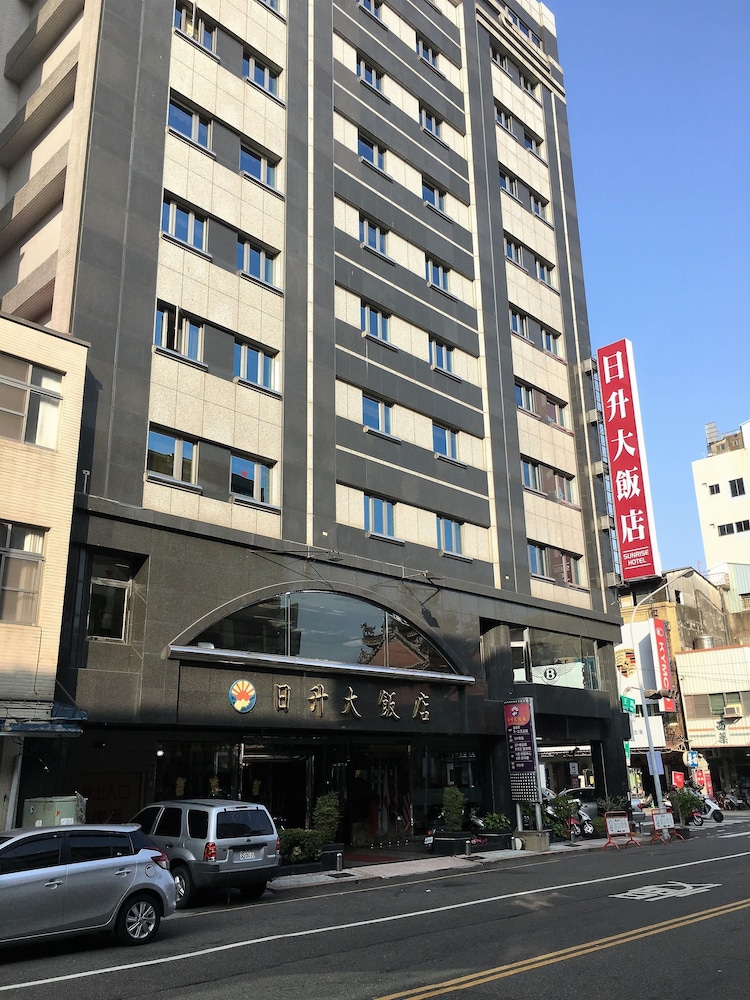 Sunrise Hotel 41/44