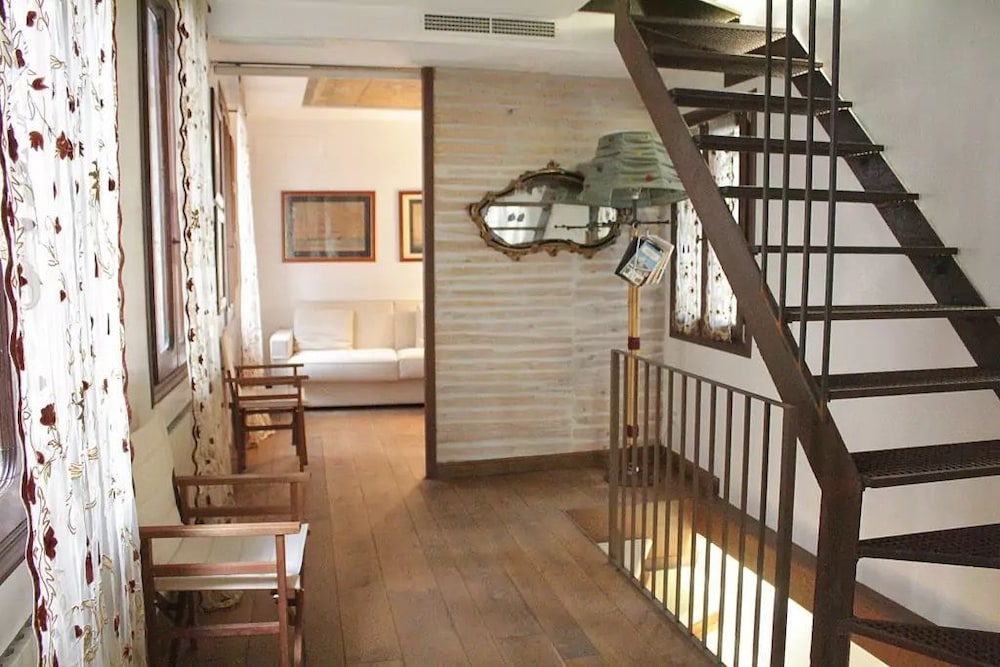 Venetian House With Terrace 17/21