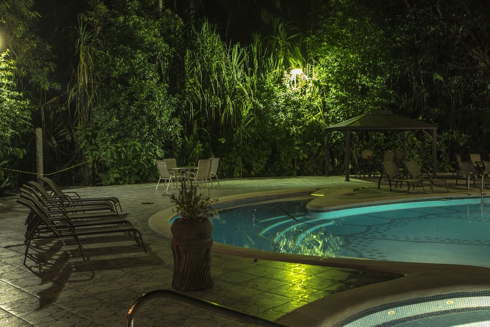 ANINGA LODGE 20/58