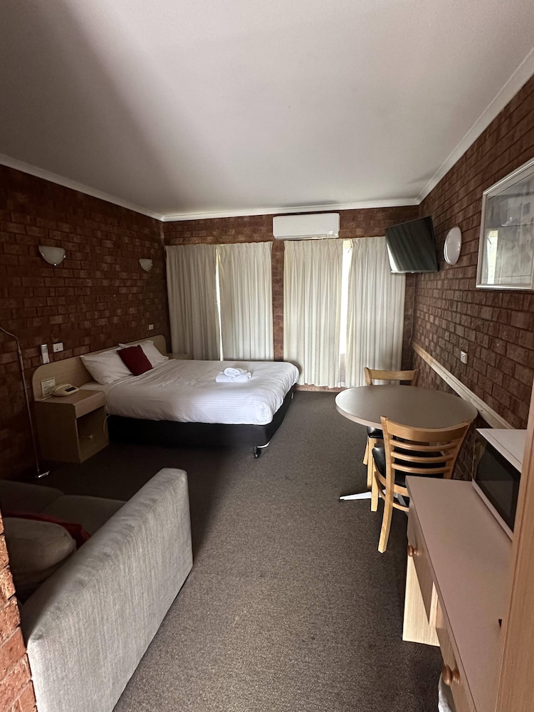Courtyard Motor Inn 20/36
