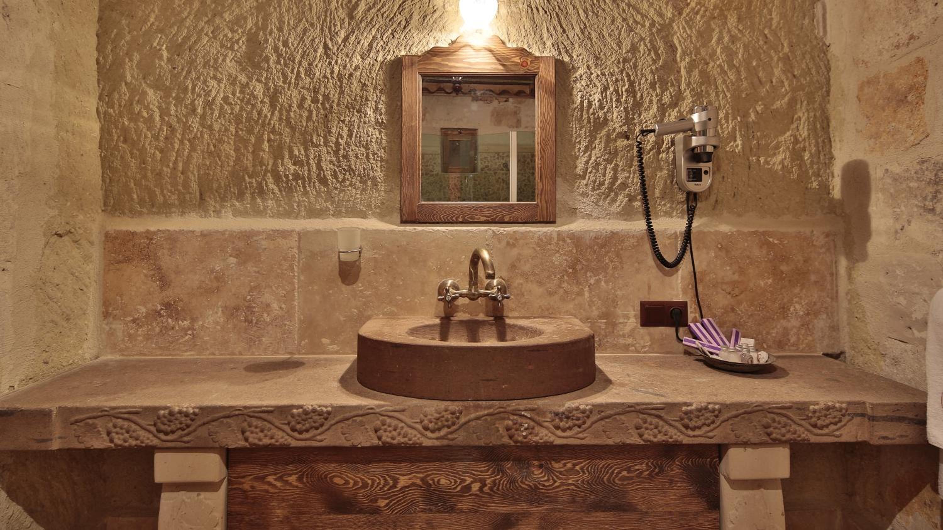 Cave, Presidential, Suite